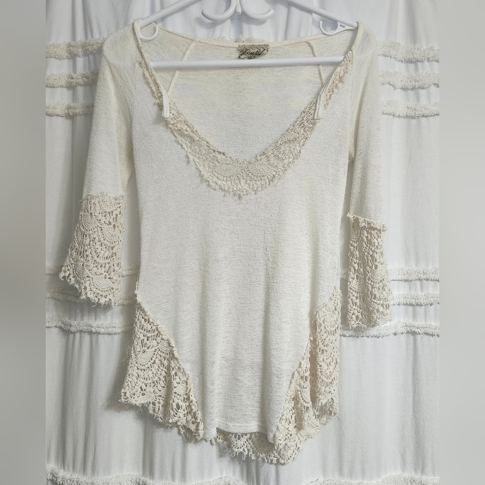 Gimmicks By Bke, Cream Crochet Trim Top. Size Small